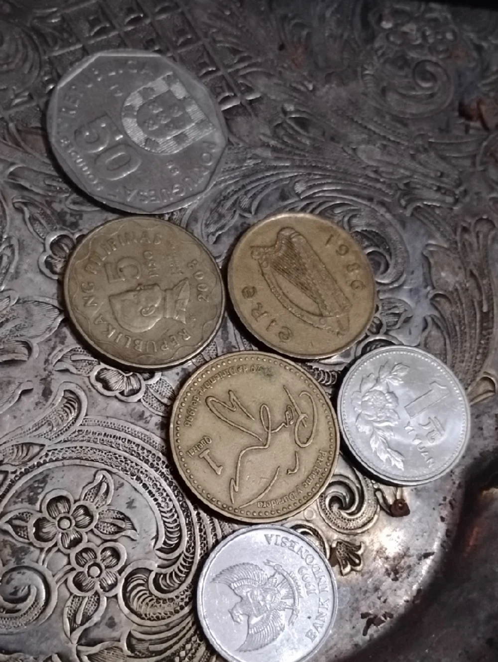 Mixed Foreign Coin Collection on Decorative Metal Tray - Picture 4 of 4